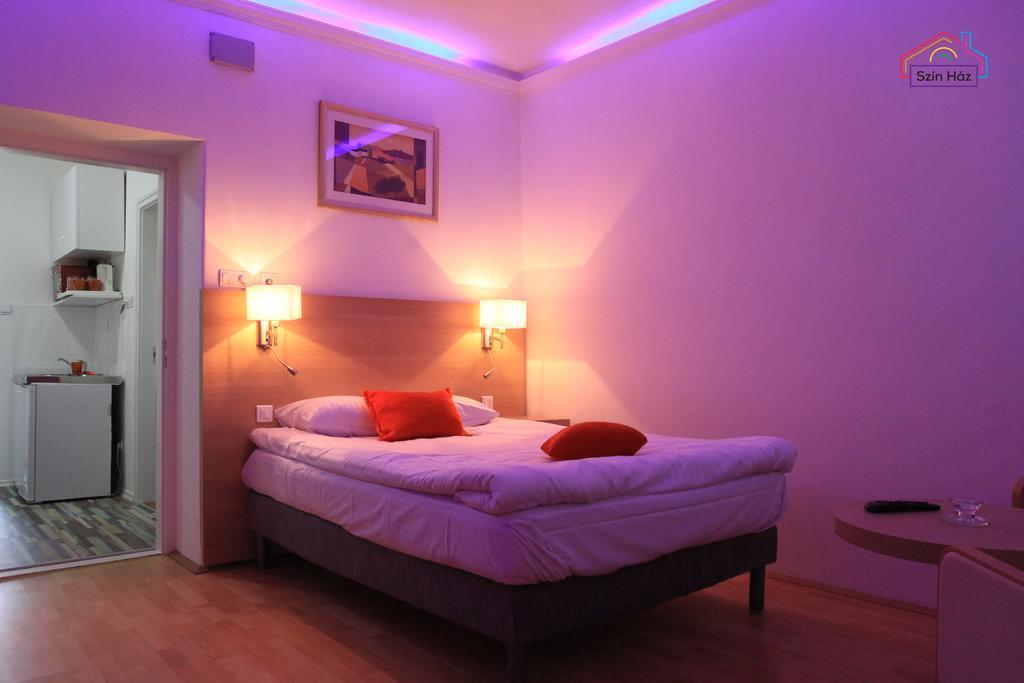 Szín-Ház Apartman Gyula Szoba fotó
